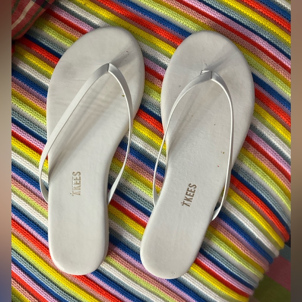 TKEES White Minimalist Sandals. Lily Sandals. White. Size 9.